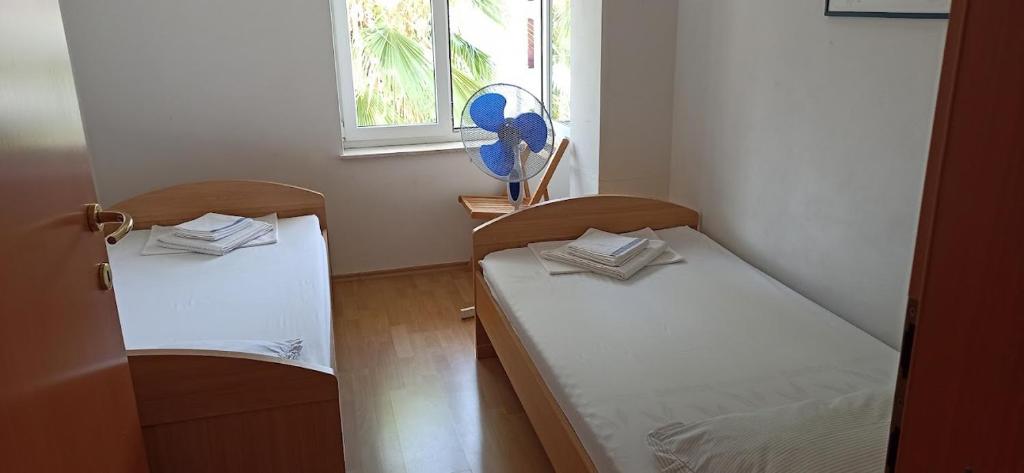 Posteľ alebo postele v izbe v ubytovaní Apartmani Zulin