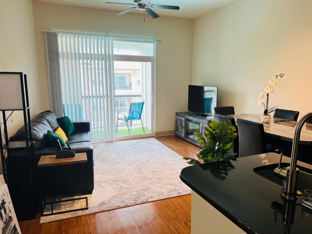 Luxury Industrial Short Term Rentals Near Airport photo