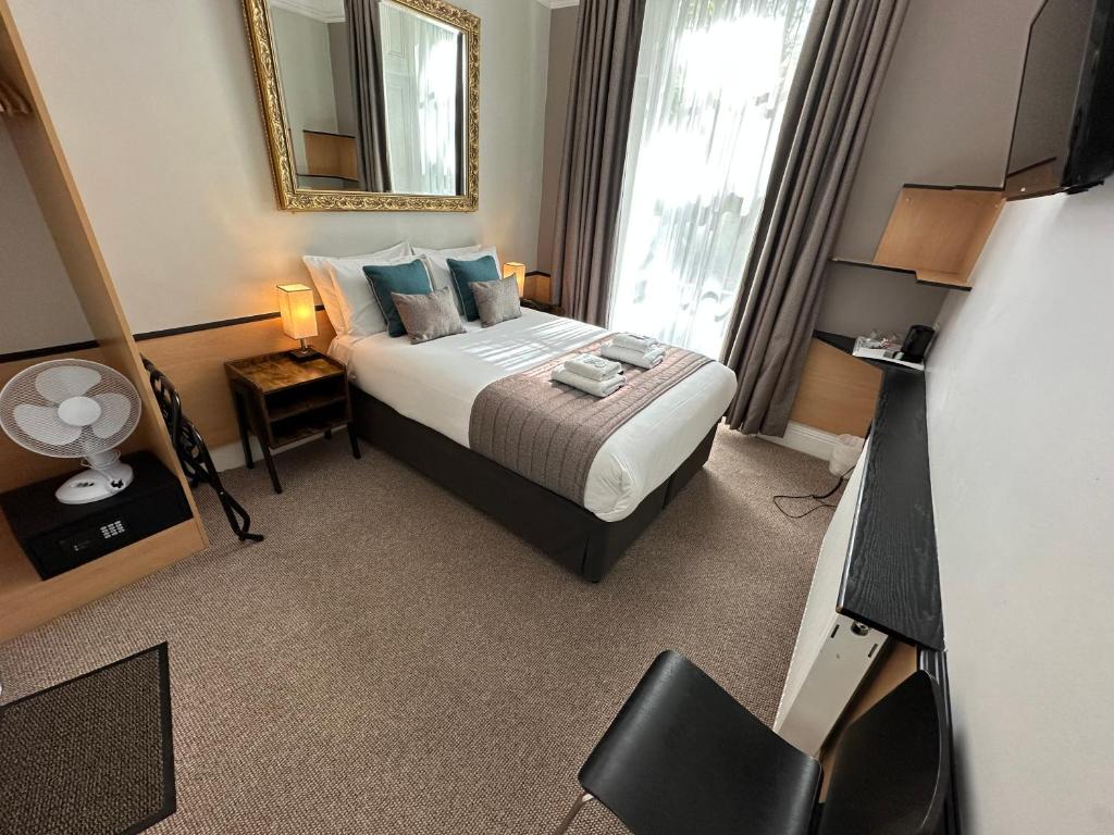 Tudor Court Hotel - Resim 22