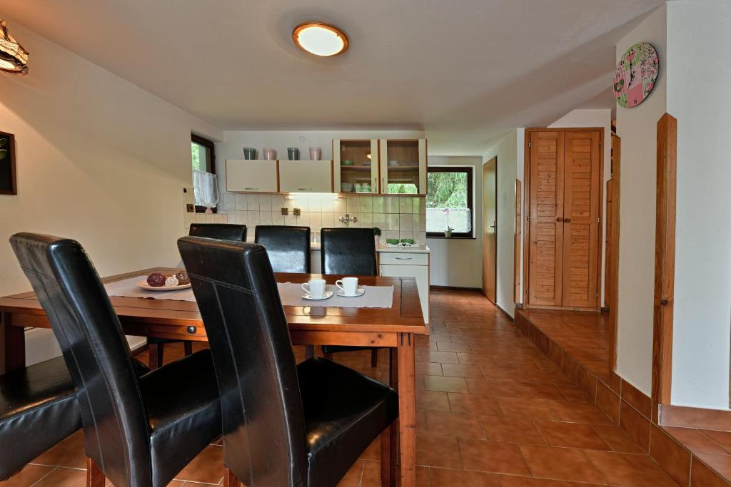 Kuchyň nebo kuchyňský kout v ubytování Apartmány orlík