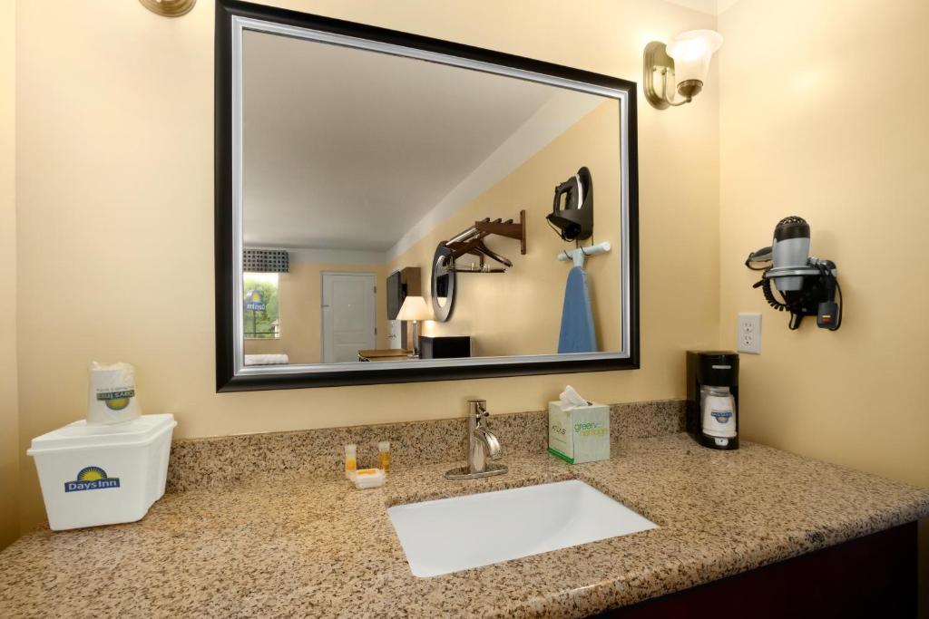 Days Inn by Wyndham Fultondale - Camera Queen Con 2 Letti Queen-Size - Fumatori