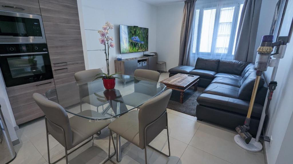 Area tempat duduk di Apt 2 Chambres - Direct Gare Part-Dieu, Lyon - Ascenseur & Wi-Fi Gratuit