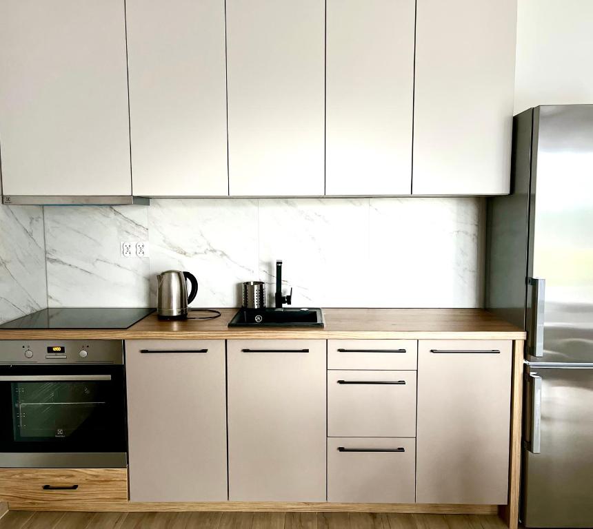 Kuchyňa alebo kuchynka v ubytovaní Apartamenty Lobeliowy Port