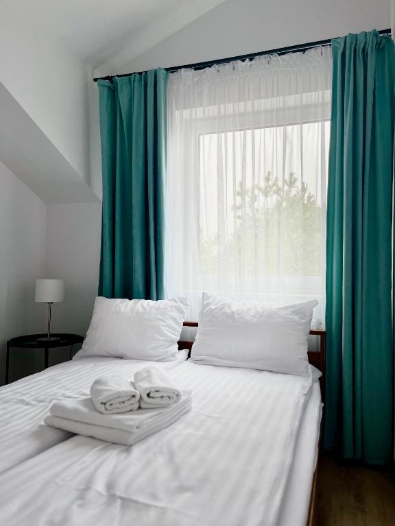 Posteľ alebo postele v izbe v ubytovaní Apartamenty Lobeliowy Port