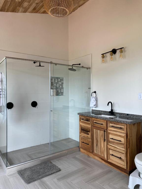 Beautiful Private Villa, Views in Every Direction 욕실