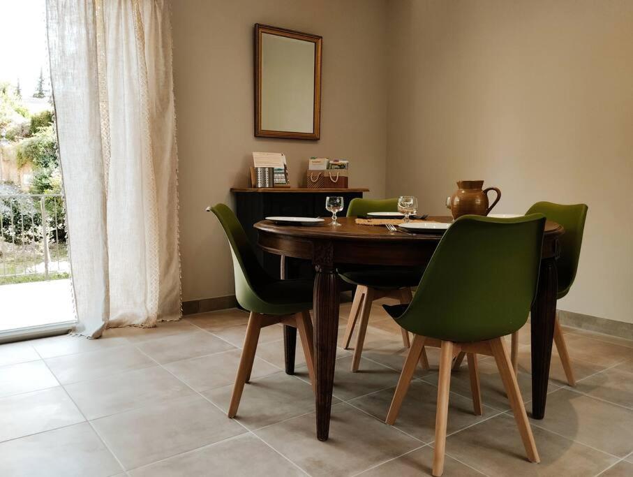 Charmante maison avec jardin aux portes des gorges de l'Ardèche - Casa De Dos Dormitorios