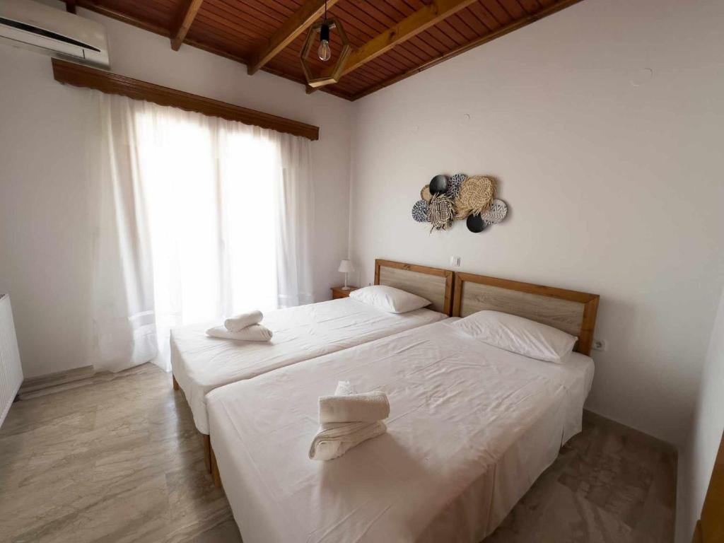 Postel nebo postele na pokoji v ubytování Villa Aelia Kefalos-Private & Spacious with Pool