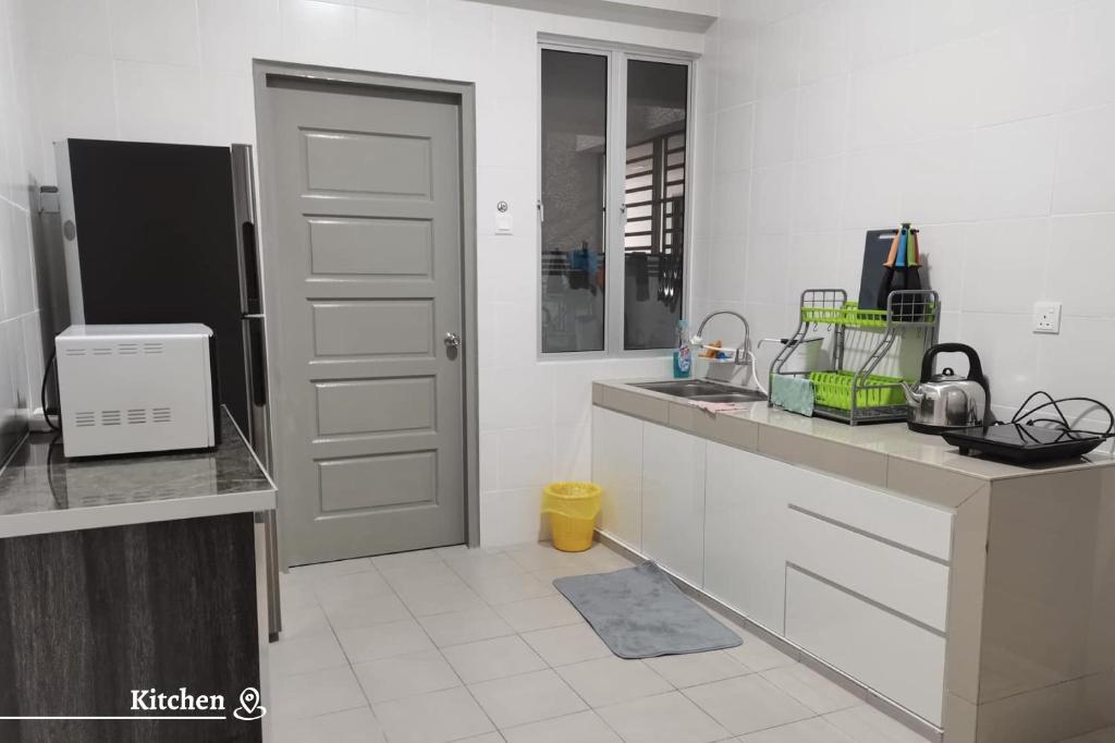 Kuchyň nebo kuchyňský kout v ubytování Time Homestay (6-8pax) The Venus, Manjung/Sitiawan