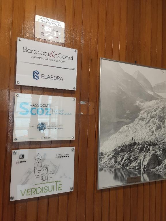 Fotografie z fotogalerie ubytování Verdisuite - Trento centro - Parcheggio privato gratuito v destinaci Trento
