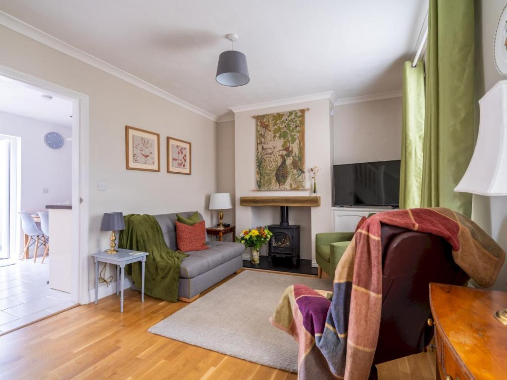 a living room with a couch and a tv at Pass the Keys Bath Road Retreat 2 bedrooms with garden in Cheltenham