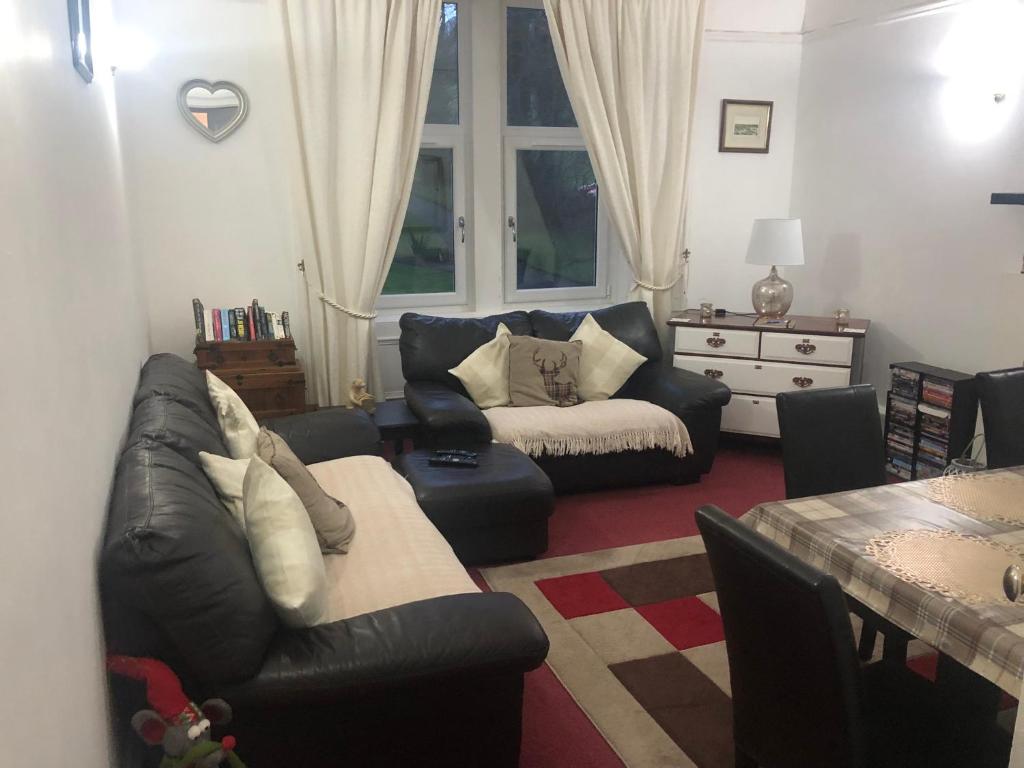 Posezení v ubytování Captivating 2-Bed Apartment in Isle of Bute