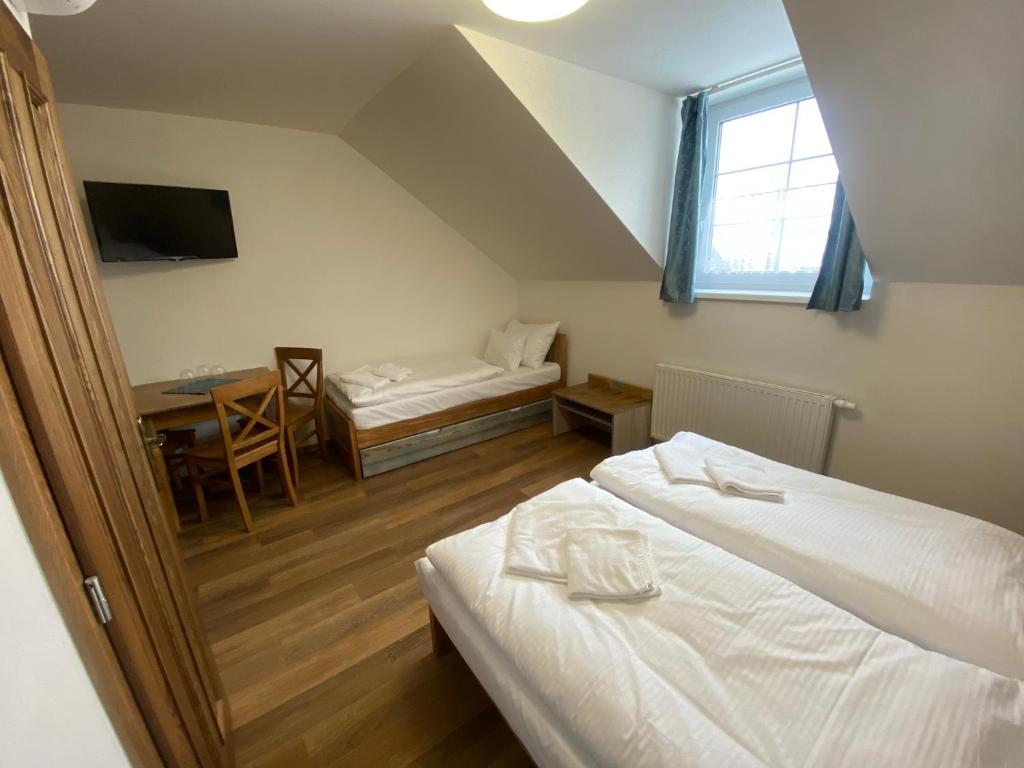 Postel nebo postele na pokoji v ubytování Resort Rybníček