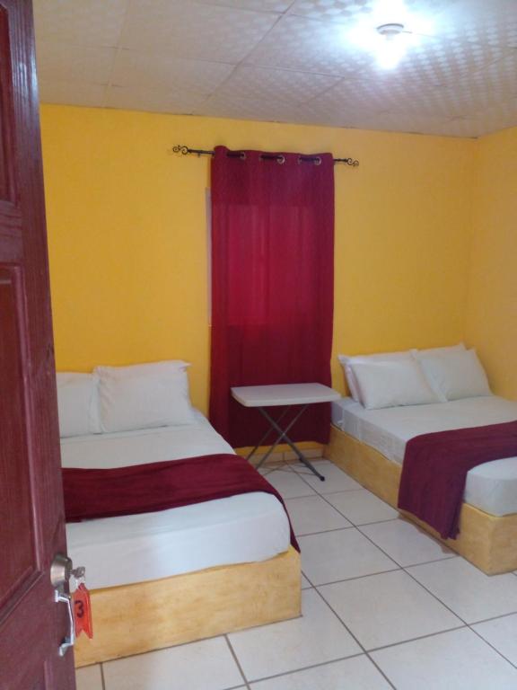 Postel nebo postele na pokoji v ubytování Cabañas Martina Surf Playa Guanico