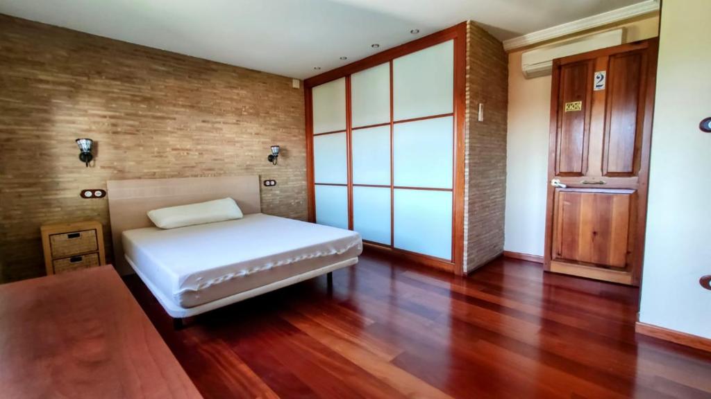 Chalet con piscina privada, Vallesa de Mandor – Precios ...