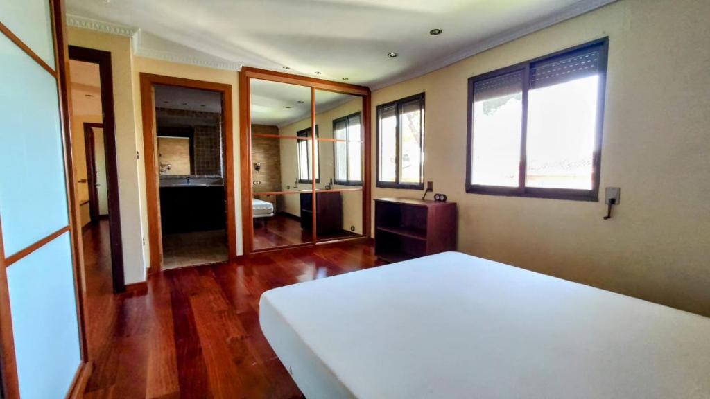 Chalet con piscina privada, Vallesa de Mandor – Precios ...