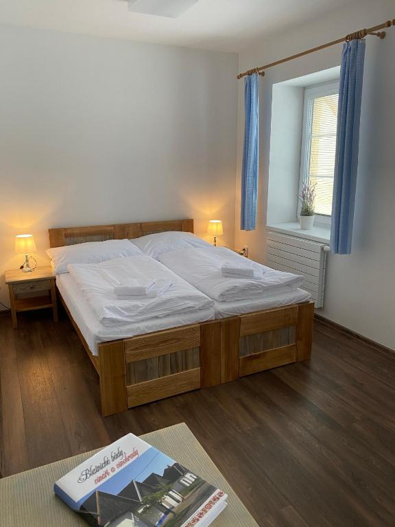 Postel nebo postele na pokoji v ubytování Resort Rybníček