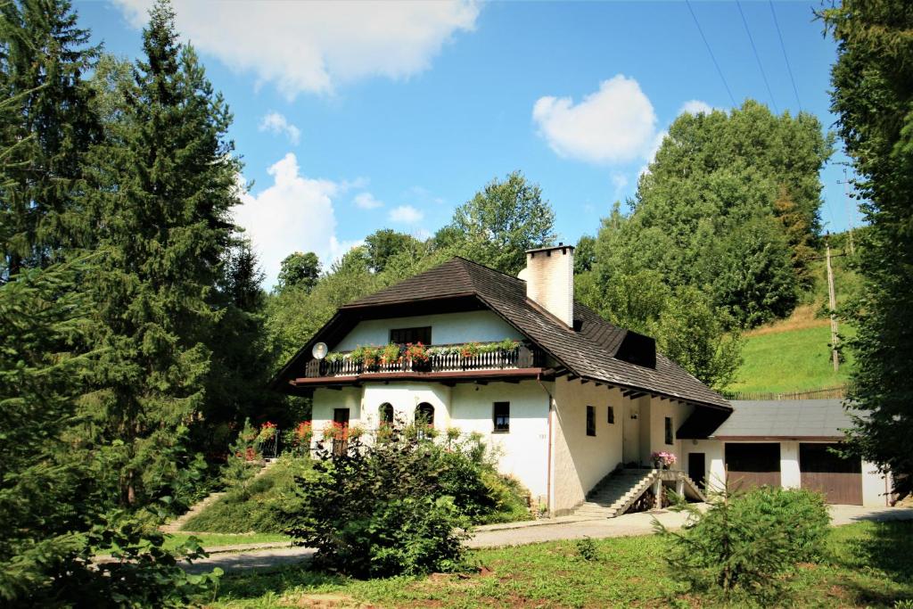 a house with a balcony on top of it at Dolina Rastoki in Koniaków