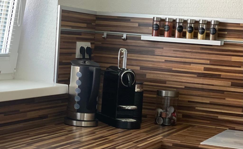 Příslušenství pro přípravu čaje a kávy v ubytování Stylish apartment under the Tatras