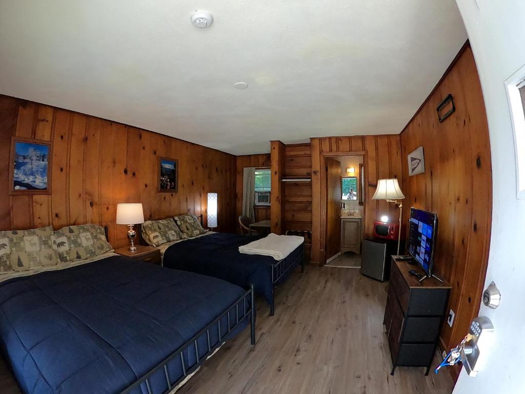 Heart of the Berkshires Motel - Deluxe Queen Room