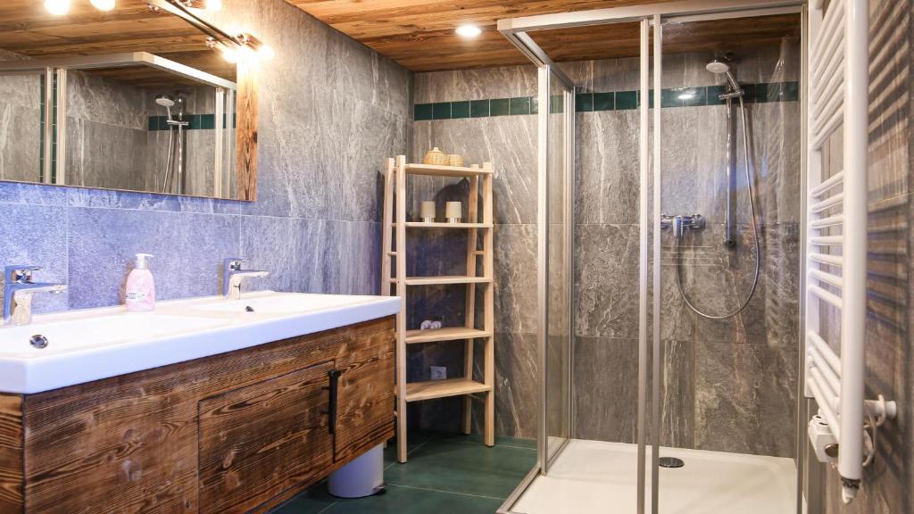 A bathroom at Landhaus Sommerbichl