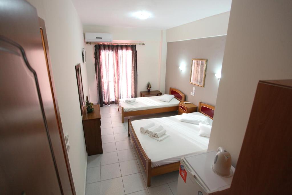 Postel nebo postele na pokoji v ubytování Hotel Alexandros