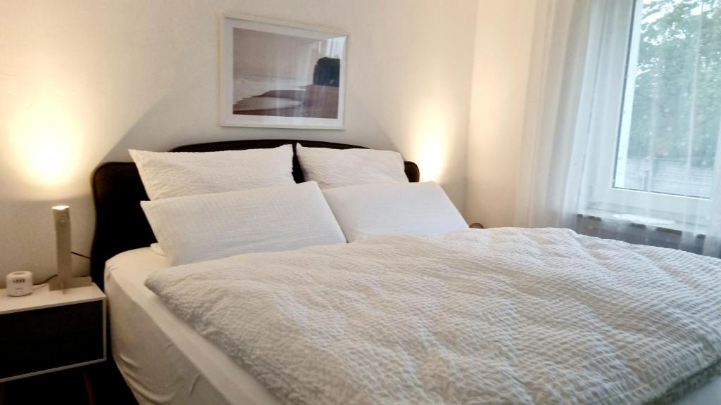 Postel nebo postele na pokoji v ubytování 2-Zimmer I Küche I Balkon I WLAN I Prime I Parken