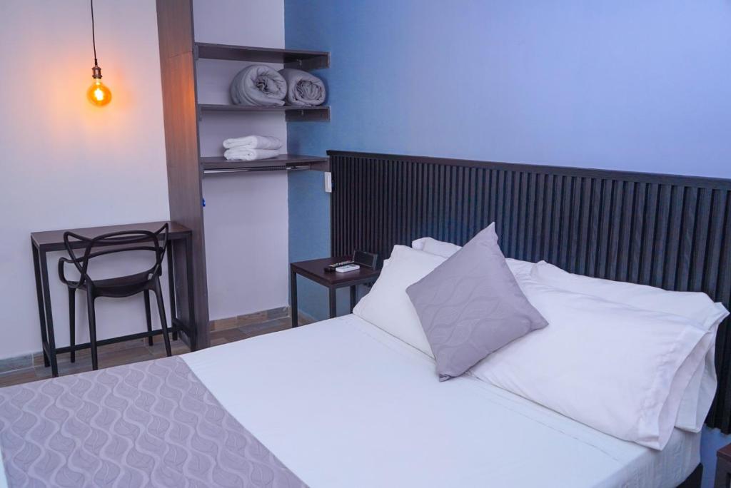 Postel nebo postele na pokoji v ubytování Hotel Palmas del Estadio