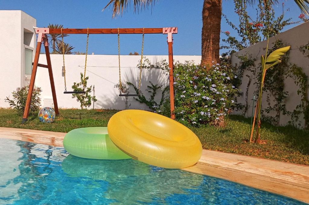 Bazén v ubytování Chambres d'hôtes Conviviales avec piscine privée Chambre Blue Lagune & Suite Azur nebo v jeho okolí