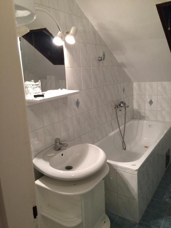 a bathroom with a sink and a toilet and a tub at Villa Stella Smederevo in Smederevo