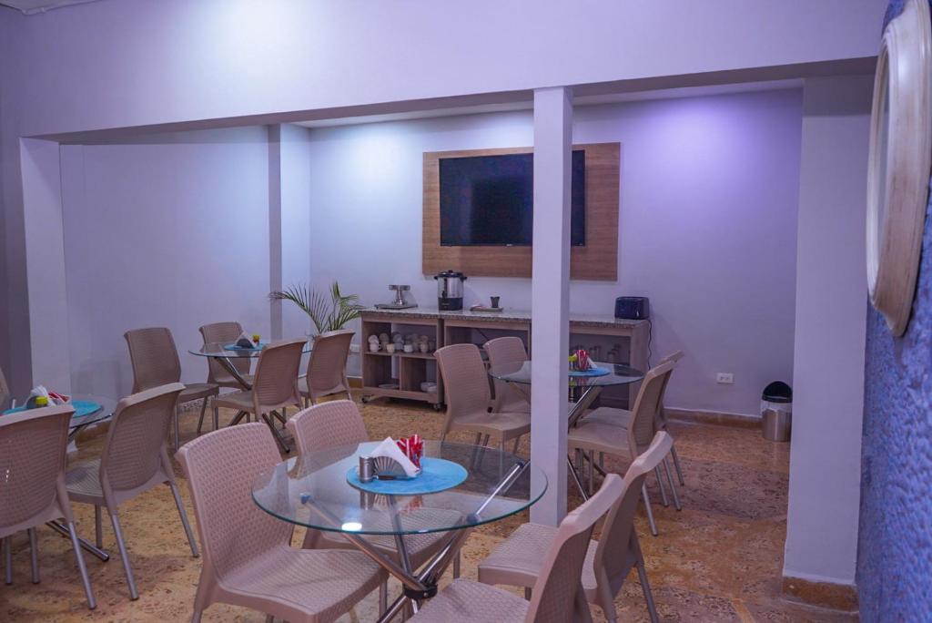 TV a/nebo společenská místnost v ubytování Hotel Palmas del Estadio