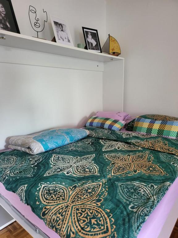 Dolly Apartment Airport - 8