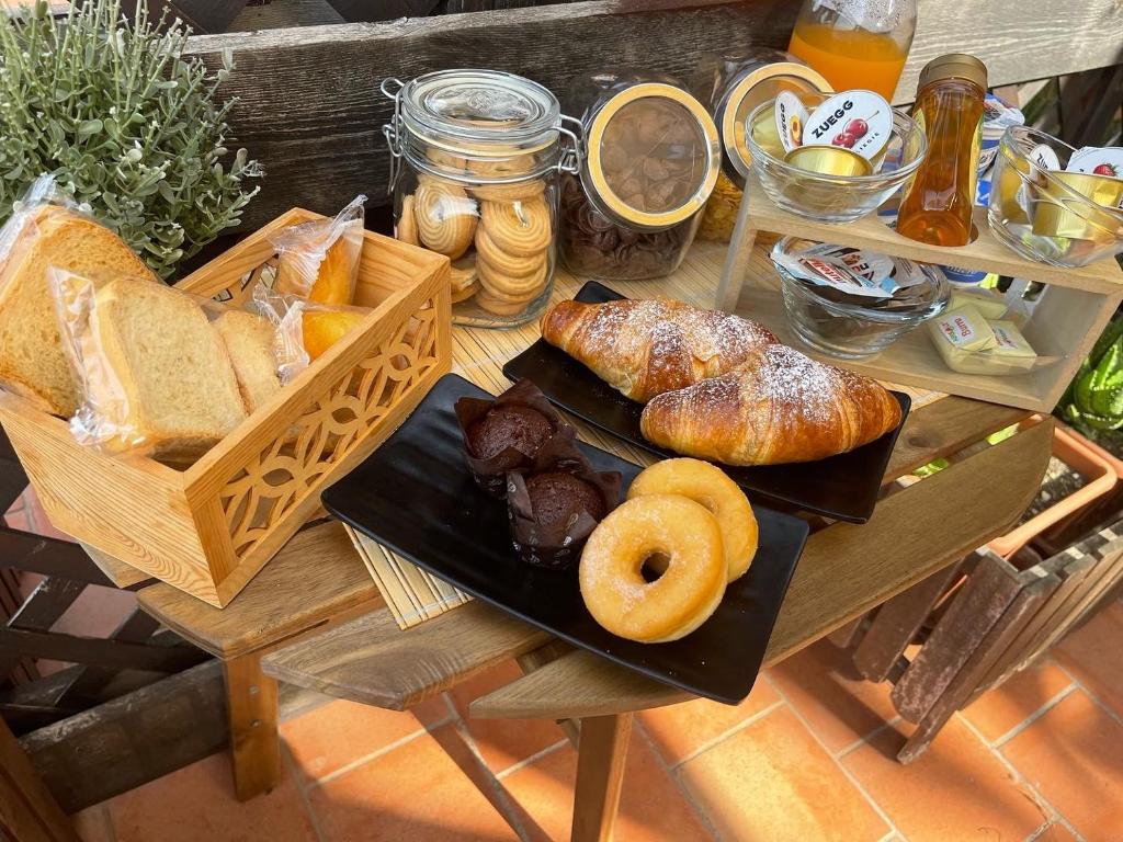 a table topped with different types of bread and pastries at B&B La Torre in Realmonte