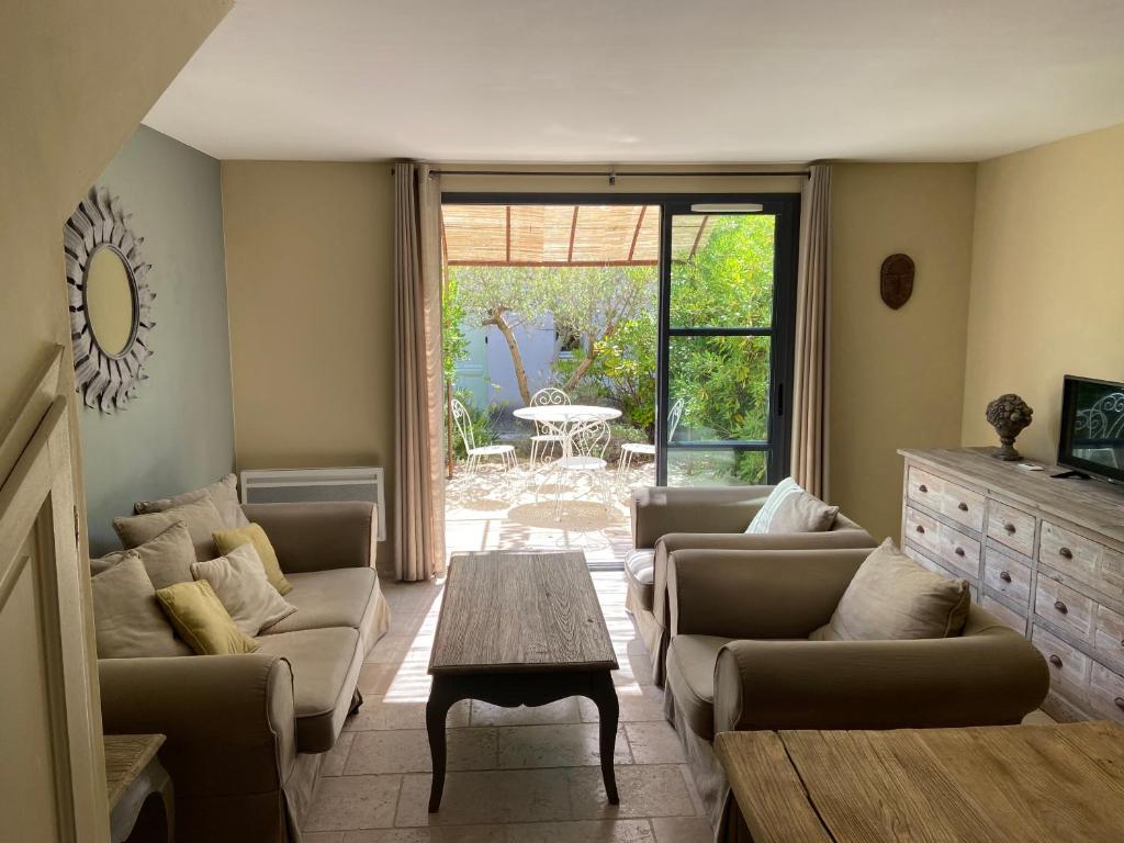 Maison Un Deux Trois, SaintLaurentdelaCabrerisse (updated prices 2024)