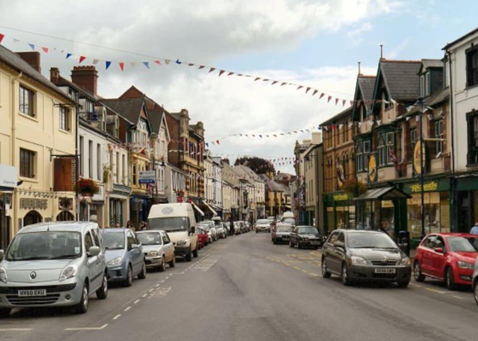 a busy city street with cars parked on the street at Abergavenny Center 2-Bed Flat in Abergavenny