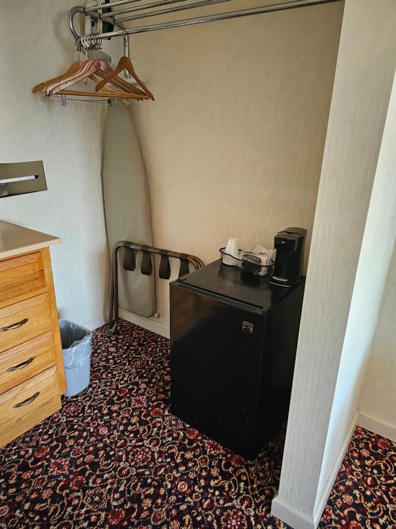 Kuchyň nebo kuchyňský kout v ubytování Travelodge by Wyndham Mackinaw City