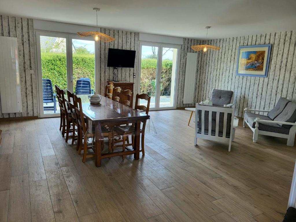 a living room with a wooden table and chairs at Gîte Cadet rousselle in Lessay