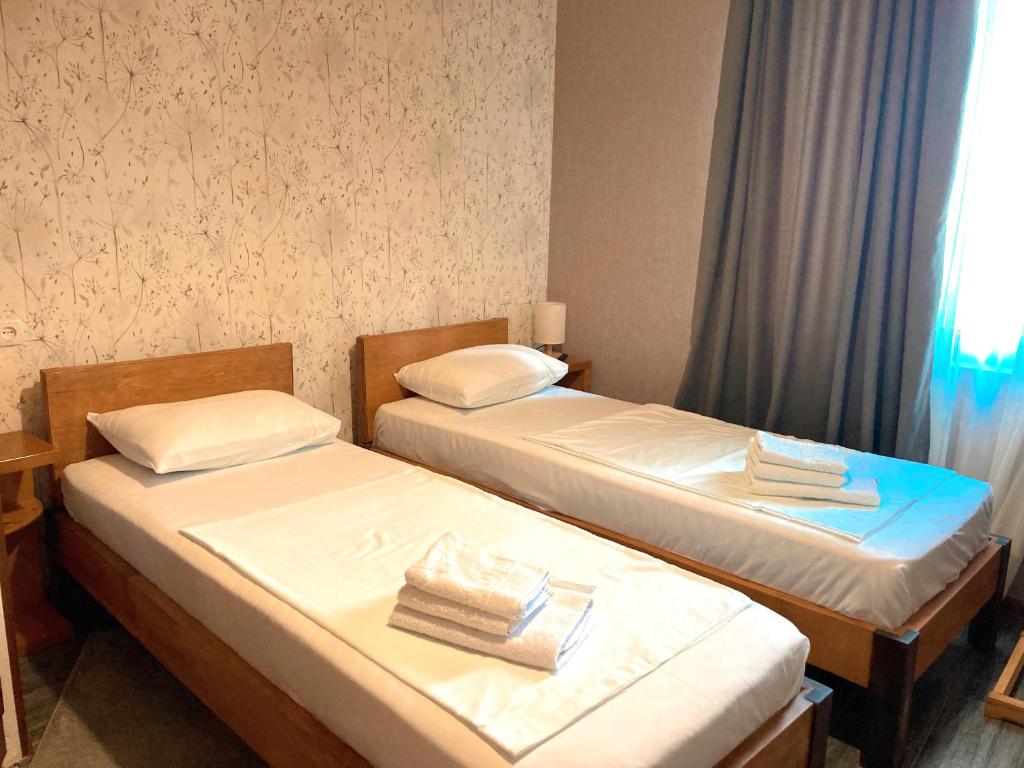 Łóżko lub łóżka w pokoju w obiekcie Hotel VIM in Sighnaghi