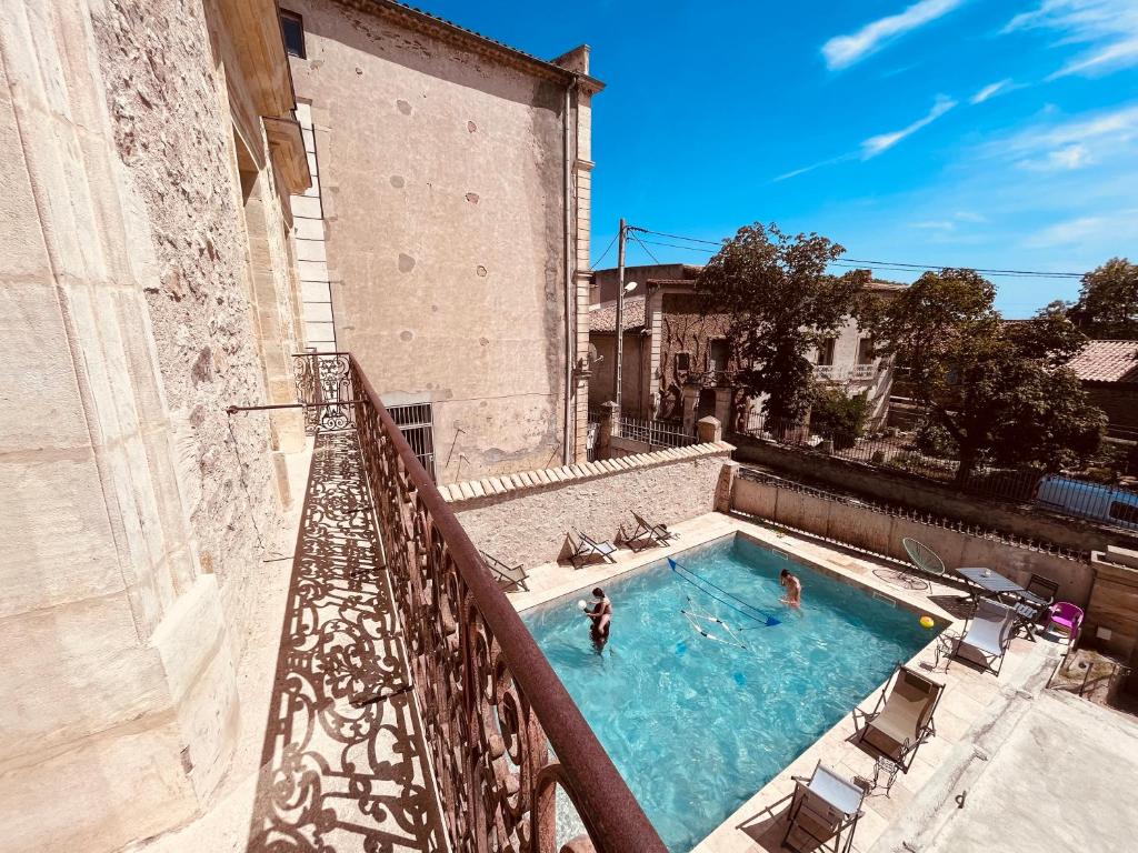 Demeure Sainte Clotilde, événementiel et chambres d'hôtes à Neffies - Sala Familiar Con Balcón