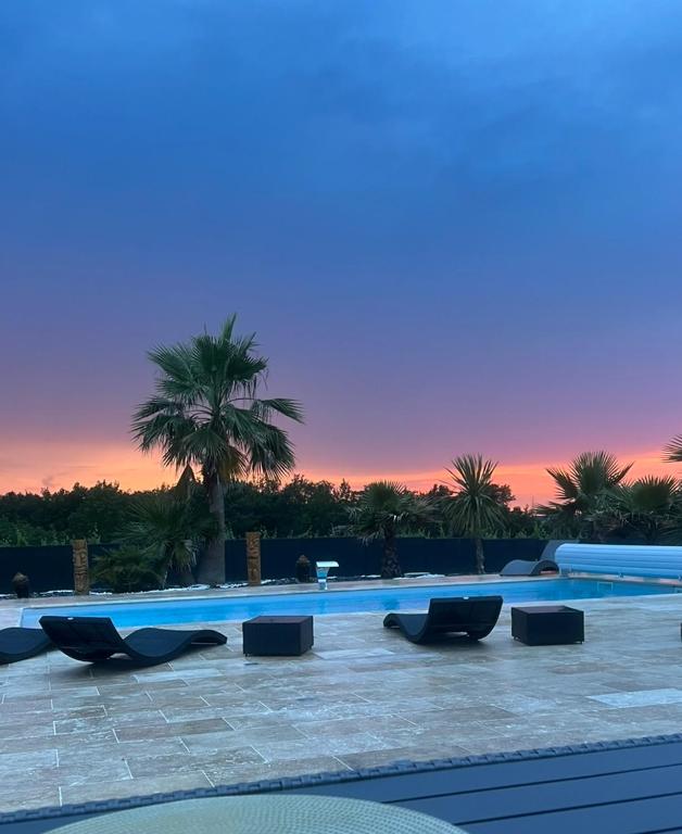 Luxury home Duras, Duras (updated prices 2024)