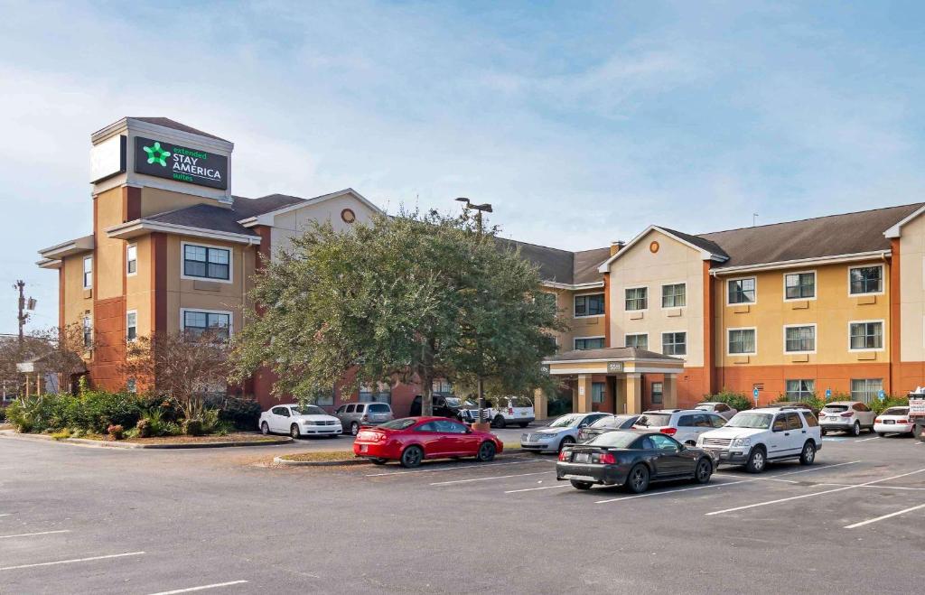 a hotel with cars parked in a parking lot at Extended Stay America Suites - Savannah - Midtown in Savannah