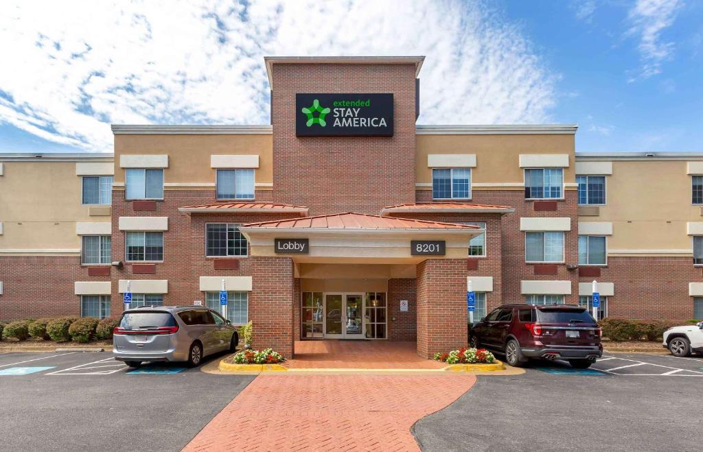 a front view of a hotel with cars parked in a parking lot at Extended Stay America Suites - Washington, DC - Tysons Corner in Tysons Corner