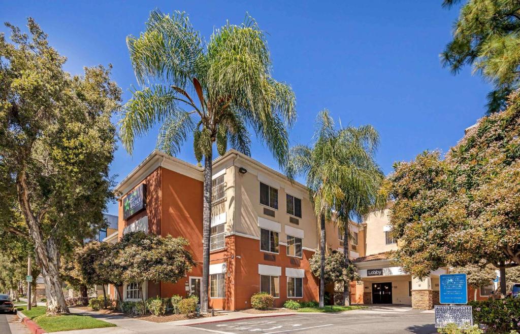 a palm tree in front of a building at Extended Stay America Suites - Los Angeles - Glendale in Glendale