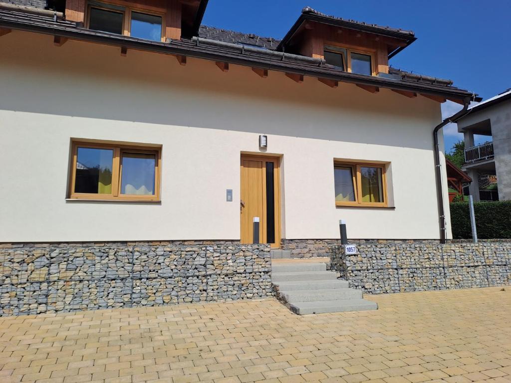 Budova, v ktorej sa apartmán nachádza