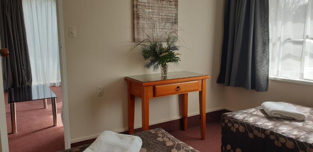 Postel nebo postele na pokoji v ubytování Commodore Motor Lodge