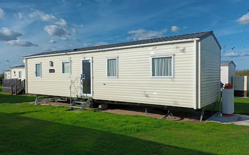 Το κτήριο όπου στεγάζεται  το παραθεριστικό πάρκο