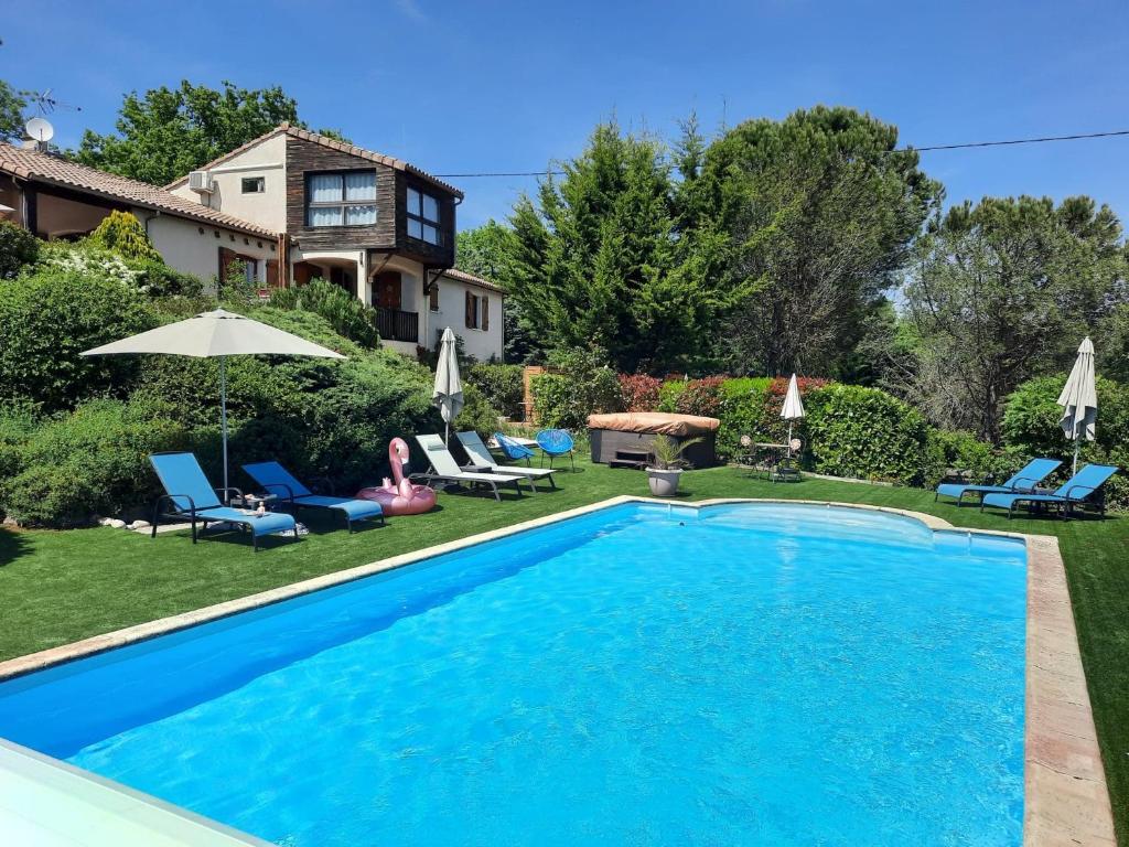 Bazén v ubytování Belloréade Maison d'hôtes nebo v jeho okolí