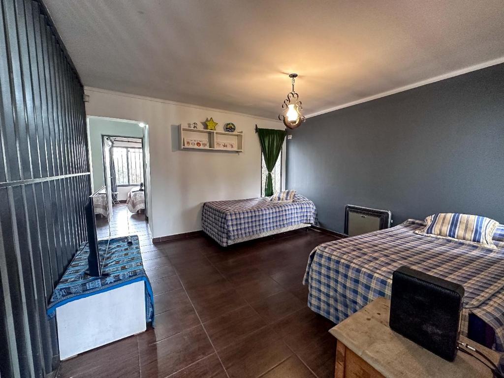 Tempat tidur dalam kamar di Casa en zona residencial Mendoza