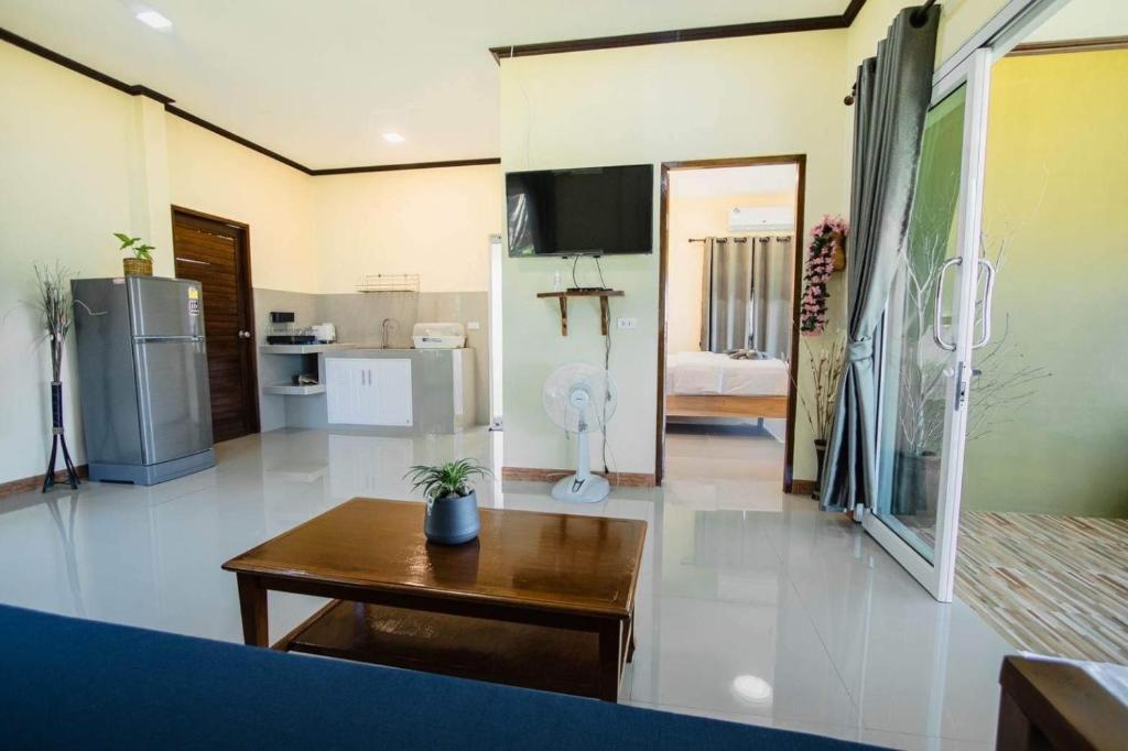 O bucătărie sau chicinetă la Baan I Ta Lay Koh Yao Noi