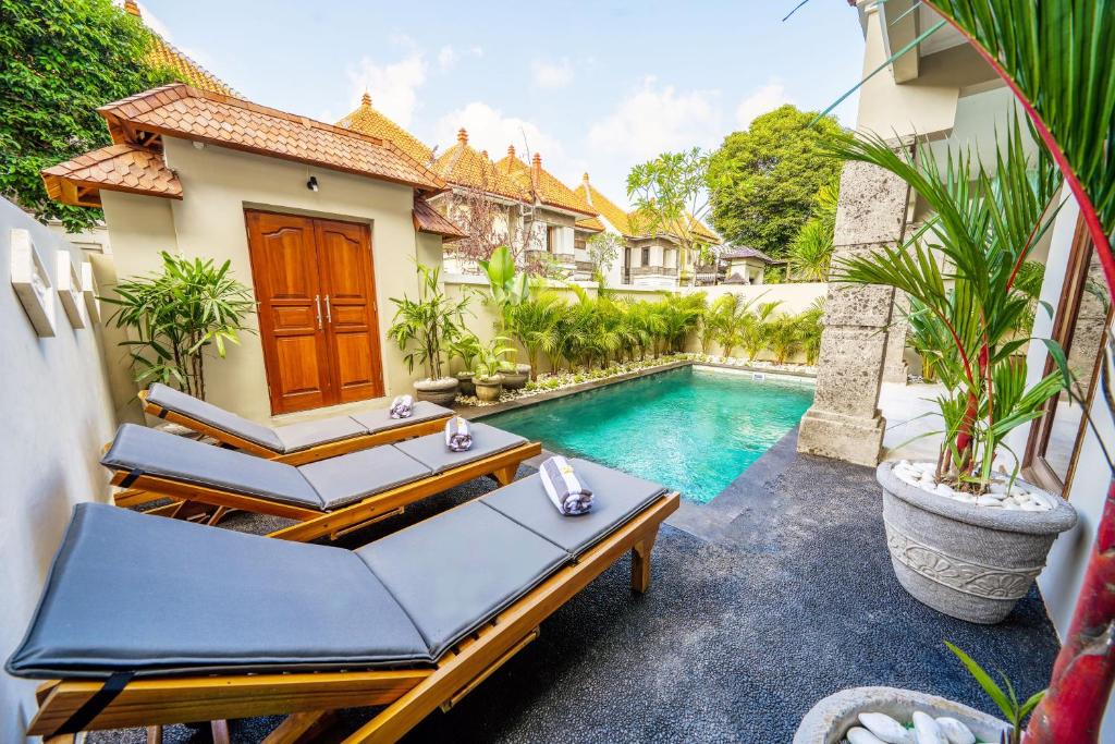 Hồ bơi trong/gần Villa MARIE - KUTA - 6 Bedroom 4 Bathroom Villa - Great Location !