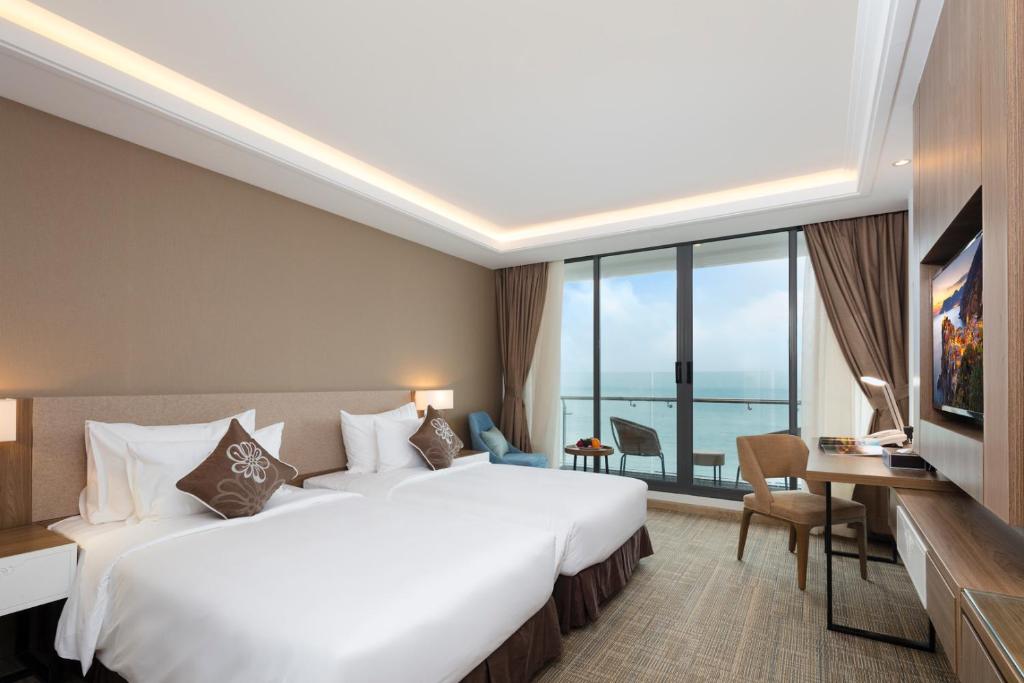 Phòng Premier Deluxe 2 Giường Đơn Nhìn Ra Biển